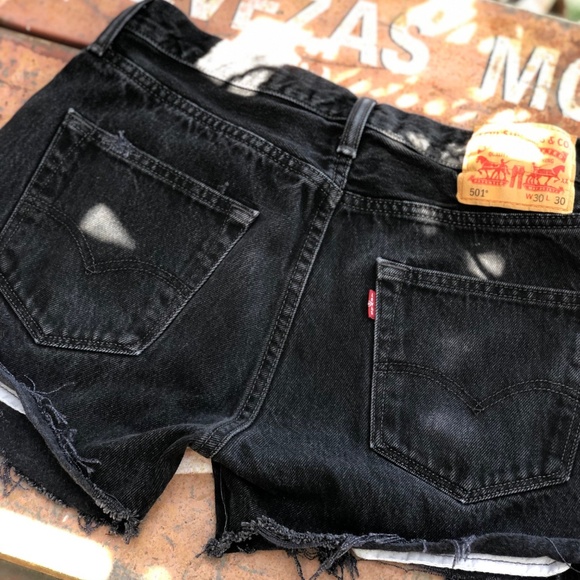 Vintage 501 Levis cut off shorts! - Picture 2 of 2